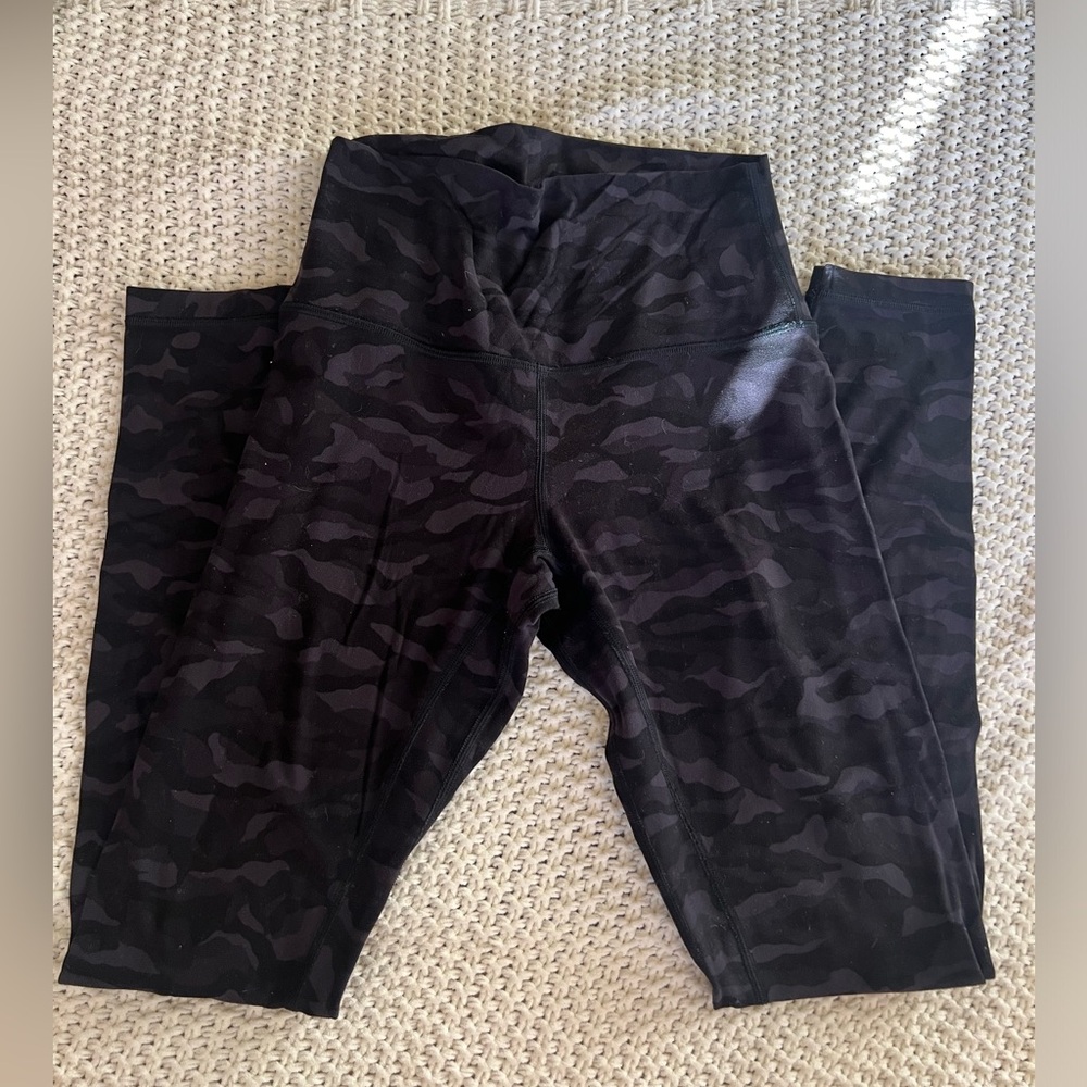 LULULEMON black and grey camo align leggings 3/4
